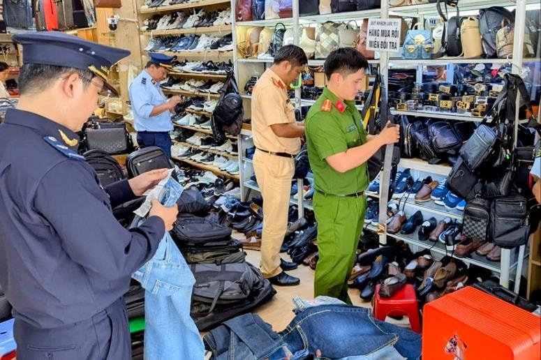 An Giang: Phát hiện nhiều hàng hóa có dấu hiệu nhập lậu