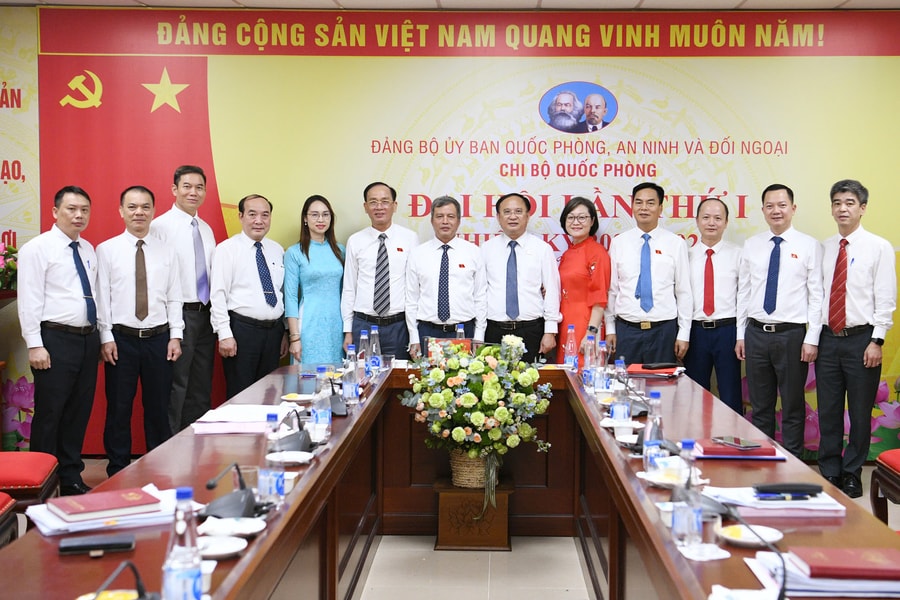 Đại hội Chi bộ Quốc phòng nhiệm kỳ 2025 - 2027