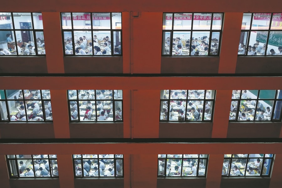 Chính sách nghỉ 2 ngày cuối tuần của học sinh Trung Quốc: Tự do mới giữa áp lực cũ