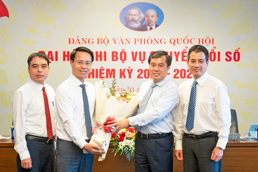 Chi bộ Vụ Chuyển đổi số: Phát huy vai trò hạt nhân chính trị, tiên phong xây dựng Quốc hội số hiện đại, thông minh