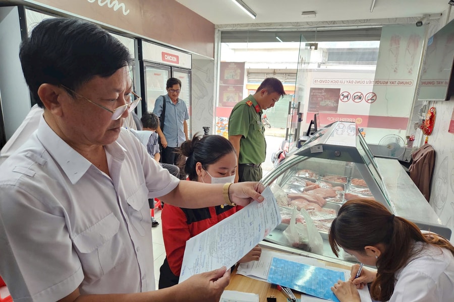 Sóc Trăng: Kiểm tra đột xuất cửa hàng bị tố bán thịt bệnh