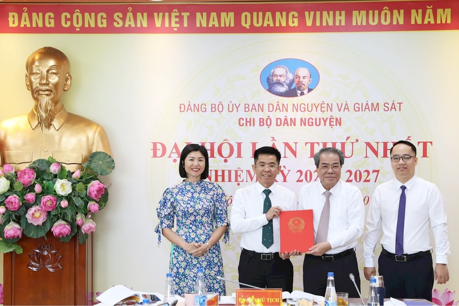 Tiếp tục đổi mới, nâng cao trách nhiệm đảng viên trong công tác dân nguyện