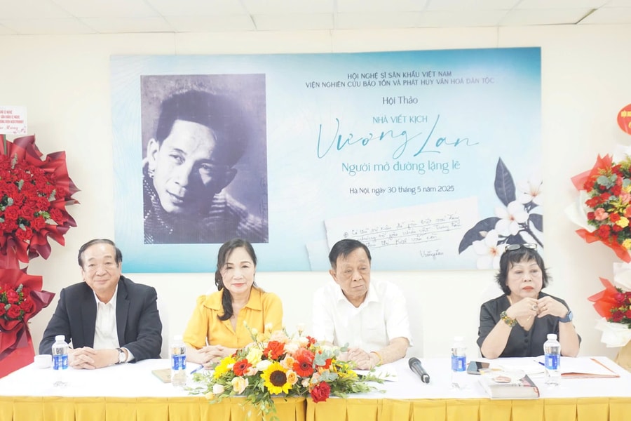 Nhà viết kịch Vương Lan - Người mở đường lặng lẽ