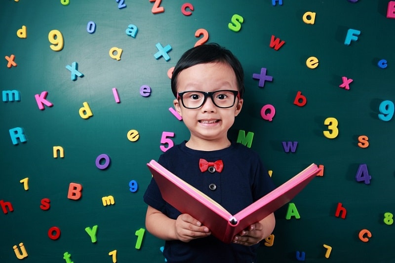 Trẻ khuyết tật trí tuệ: Dấu hiệu nhận biết và hướng điều trị theo y học hiện đại