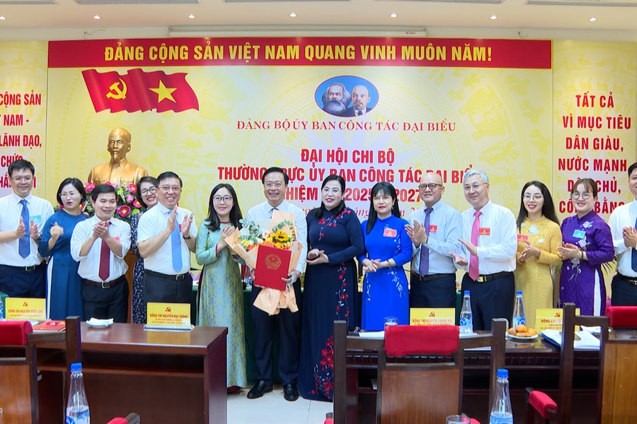 Chi bộ Thường trực Ủy ban Công tác đại biểu: Xây dựng tổ chức đảng trong sạch, vững mạnh, nâng cao chất lượng tham mưu chiến lược
