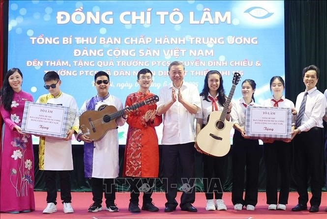 Tổng Bí thư Tô Lâm thăm Trường Phổ thông Cơ sở Nguyễn Đình Chiểu và Phổ thông Cơ sở Xã Đàn (Hà Nội)