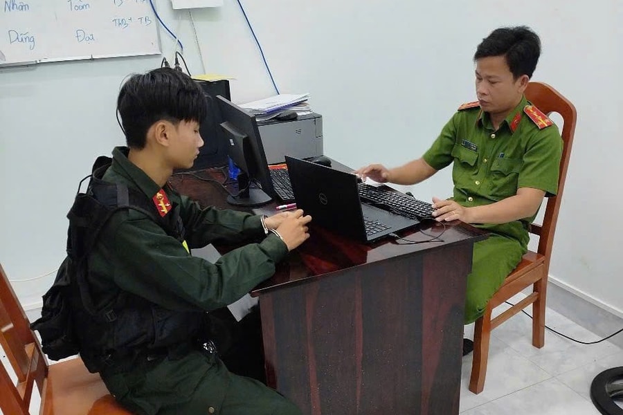 Giả danh Cảnh sát cơ động và Dân quân tự vệ để cưỡng đoạt tiền người tham gia giao thông