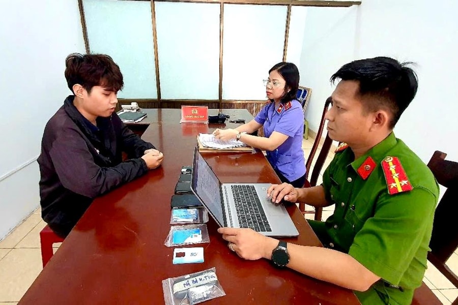 Công an tỉnh Đắk Lắk Bắt khẩn cấp nam sinh lừa bán ô tô trên mạng