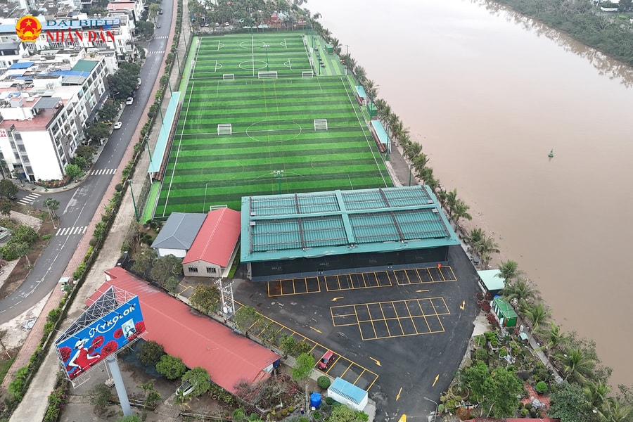 Hải Phòng: Đê sông Lạch Tray bị “xẻ thịt” trái phép, ảnh hưởng nghiêm trọng hành lang thoát lũ