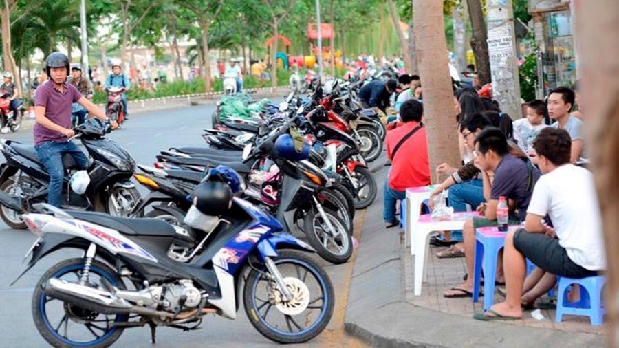 Sử dụng trái phép lòng đường, vỉa hè để trông giữ xe bị xử lý thế nào?