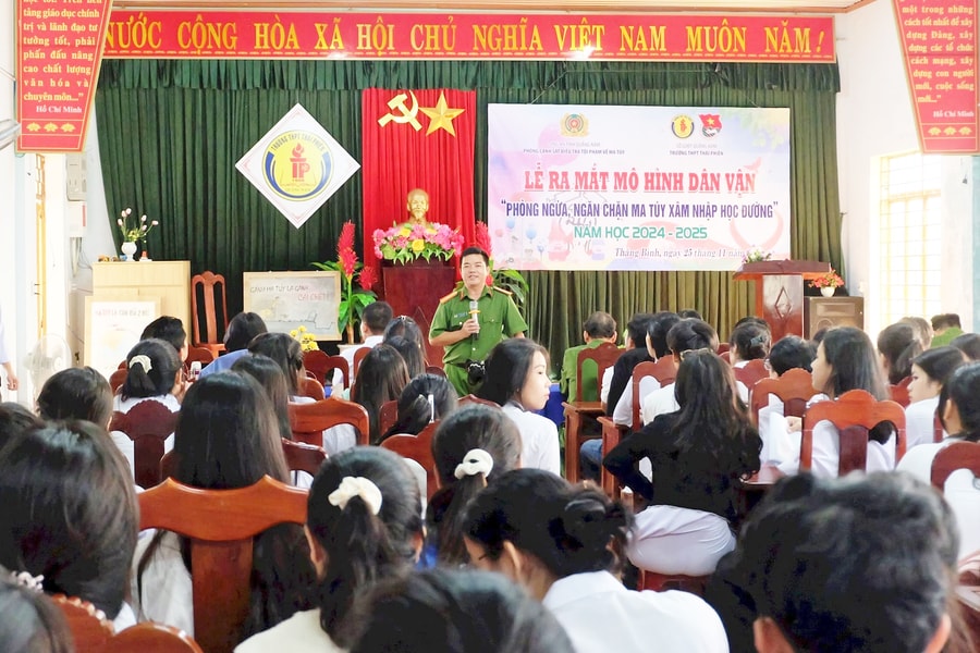 Ngăn chặn ma túy xâm nhập trường học