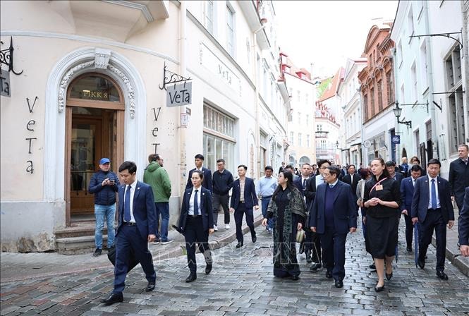 Thủ tướng Phạm Minh Chính t ìm hiểu mô hình phát huy giá trị di sản và phát triển cảng biển ở Estonia