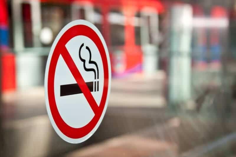 Pháp cấm hút thuốc ở hầu hết khu vực công cộng ngoài trời