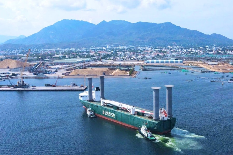 Xây dựng kho đầu nguồn cung ứng xăng dầu và nhiên liệu hàng không tại cảng Cam Ranh