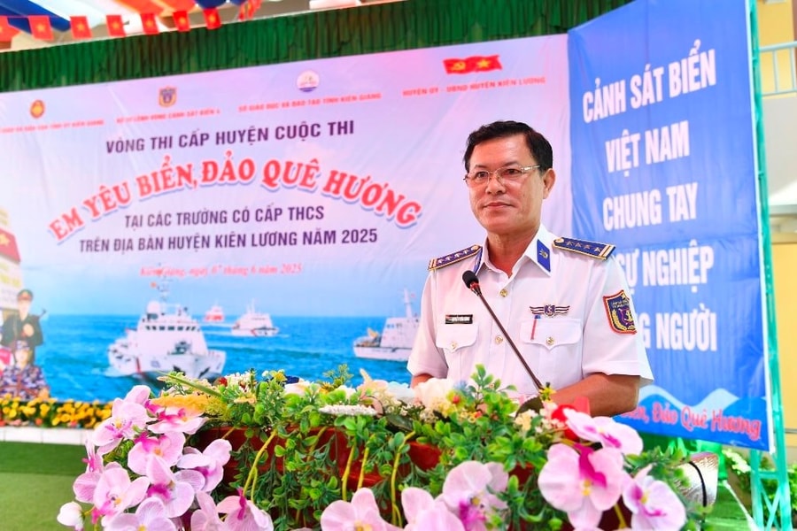 Bộ Tư lệnh vùng cảnh sát biển 4 đồng hành với ngư dân huyện Kiên Lương, tỉnh Kiên Giang