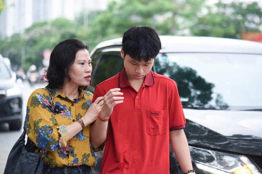 Sáng nay (9/6), gần 13.100 thí sinh Hà Nội chinh phục kỳ thi vào lớp 10 chuyên