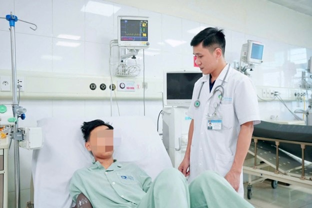 Kịp thời cứu sống thiếu niên 16 tuổi bị thang máy kẹp cổ hôn mê sâu, suy tuần hoàn