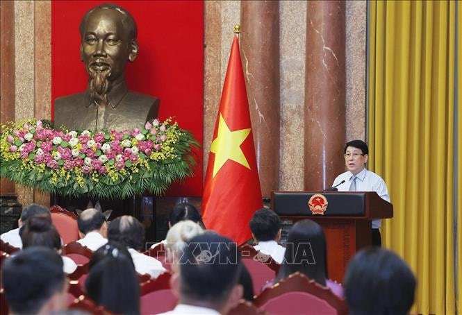 Chủ tịch nước Lương Cường: Sự sáng tạo và tài hoa là yếu tố quan trọng nhất tạo nên giá trị bền vững cho sản phẩm truyền thống