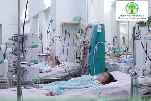 Trẻ ói ra máu, men gan tăng gấp 100 lần do sốt xuất huyết