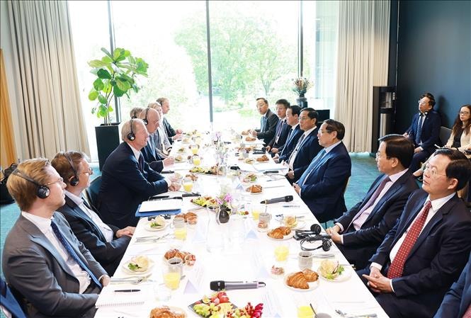 Thủ tướng Phạm Minh Chính ăn sáng làm việc với lãnh đạo tập đoàn kinh tế lớn của Thuỵ Điển