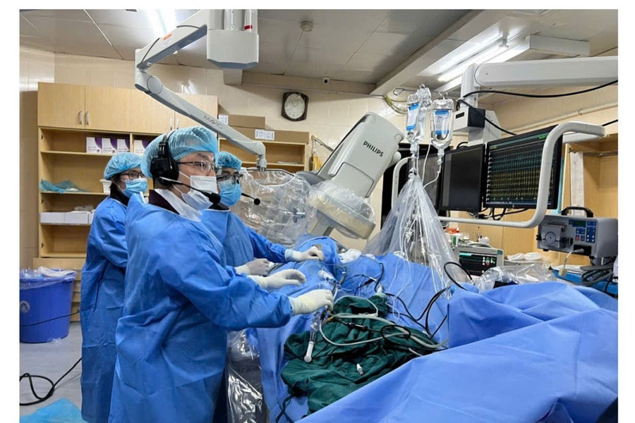 Bệnh viện Bạch Mai tiên phong làm chủ kỹ thuật điều trị rung nhĩ bằng nhiệt lạnh