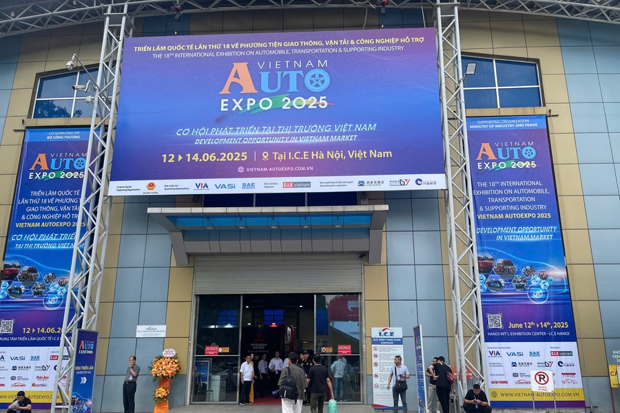 Khai mạc triển lãm quốc tế lần thứ 18 về phương tiện giao thông, vận tải và công nghiệp hỗ trợ - VietNam AutoExpo 2025