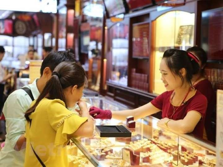 Giá vàng ngày 13/6: Thế giới tăng mạnh, vẫn thấp hơn vàng trong nước 8 triệu đồng/lượng