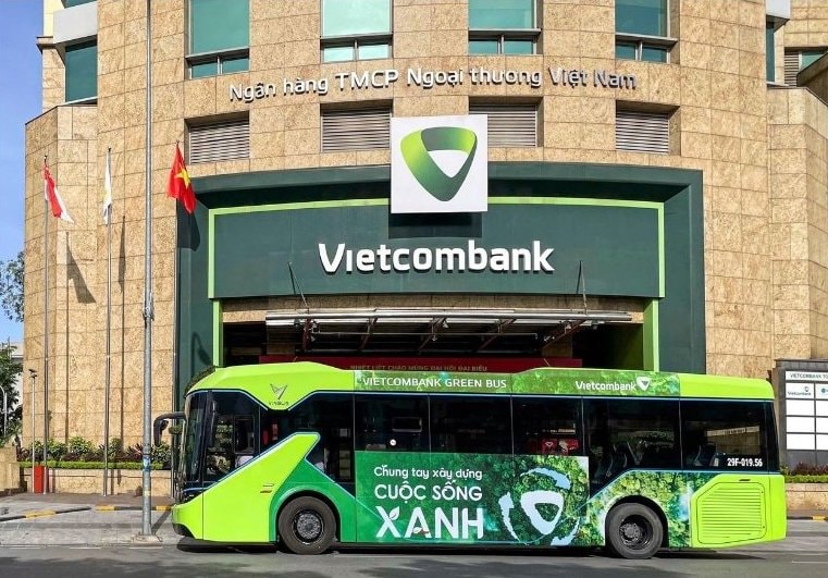 Vietcombank khai trương tuyến xe nội bộ Vietcombank Green Bus
