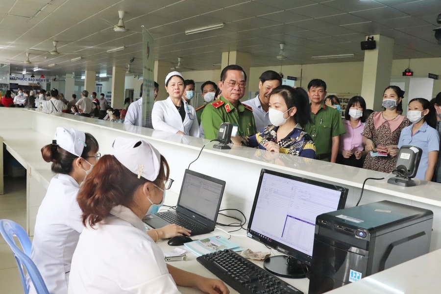 “Chìa khóa” xây dựng chính quyền phục vụ minh bạch