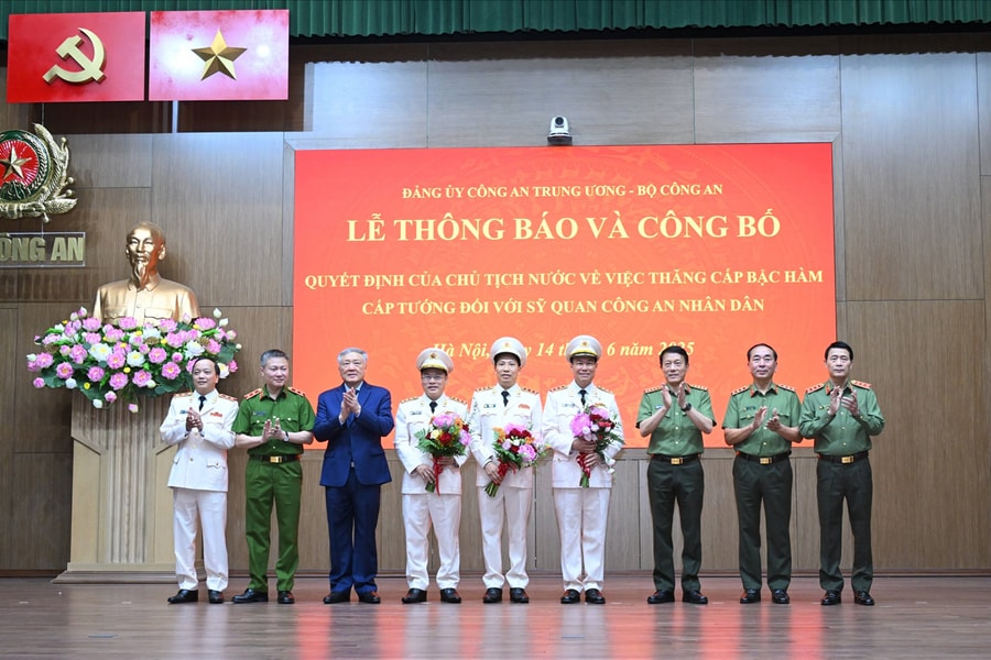 Bộ Công an công bố Quyết định của Chủ tịch nước về việc thăng cấp bậc hàm cấp Tướng đối với 4 đồng chí Thứ trưởng
