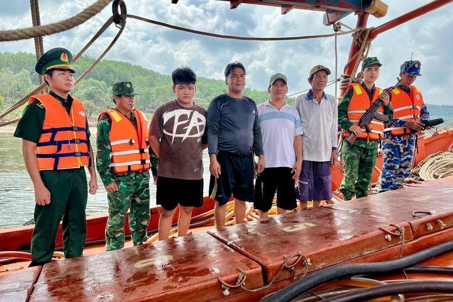 Kiên Giang: Phát hiện tàu chở 26.000 lít dầu không rõ nguồn gốc