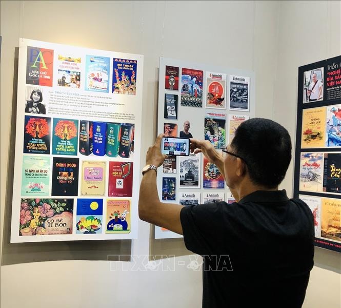 Mỹ thuật ứng dụng qua thiết kế bìa sách, báo và tạp chí