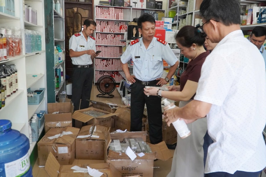 Quảng Bình: 6 cửa hàng có dấu hiệu kinh doanh gian lận thương mại và xâm phạm quyền sở hữu trí tuệ