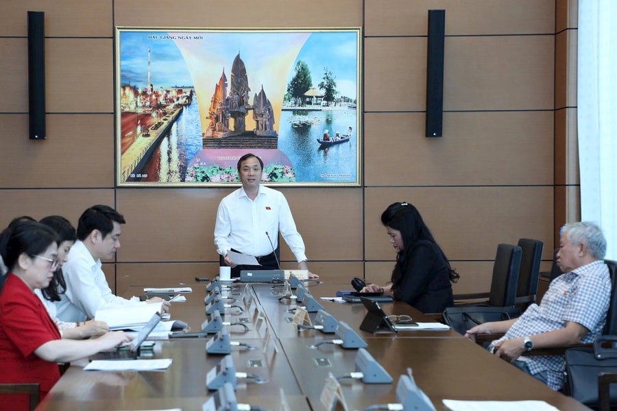 Thận trọng trong luật hóa các chính sách thí điểm