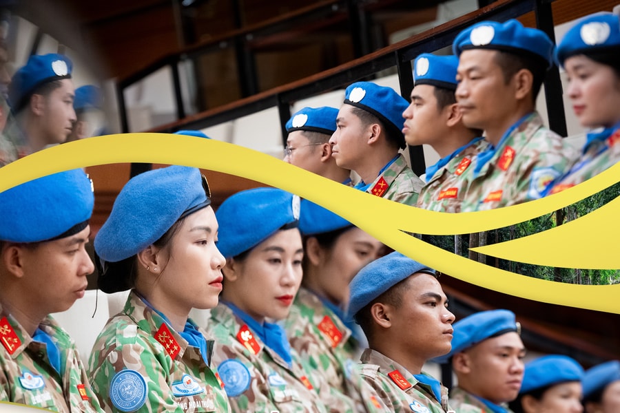 Từ làng quê đến vùng đất chiến sự - Hành trình của những người lính mũ nồi xanh Việt Nam