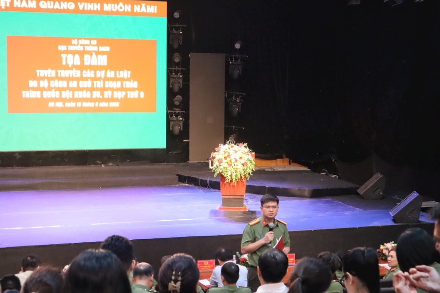 Bảo vệ quyền con người trên không gian số