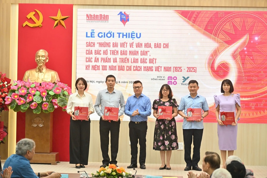 Ra mắt sách về những bài viết của Bác Hồ trên Báo Nhân Dân