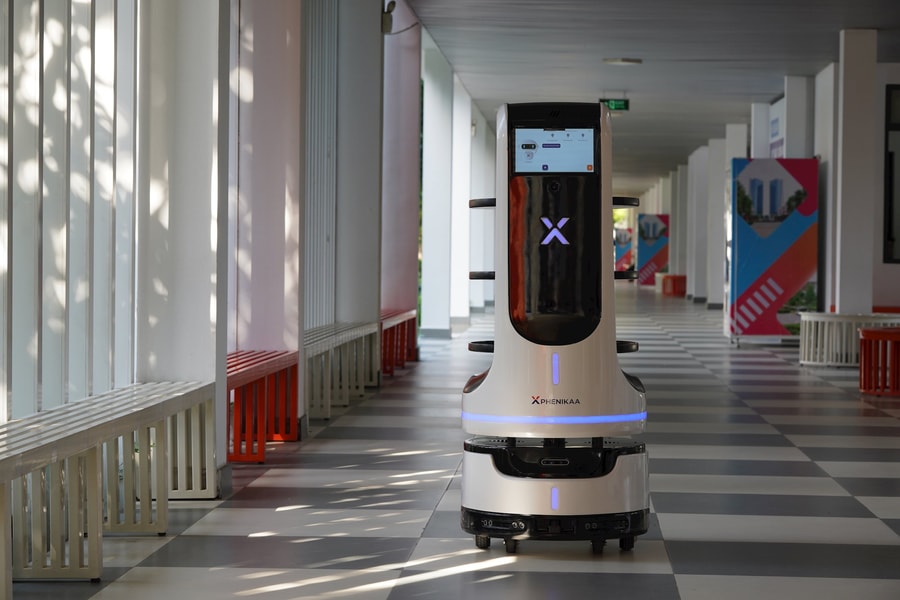 Robot trợ lý thông minh Phenikaa-X: Giải pháp công nghệ hỗ trợ tương tác và kết nối hiện đại