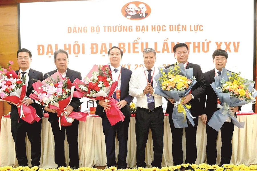 Phấn đấu trở thành địa chỉ giáo dục hàng đầu trong lĩnh vực năng lượng và kỹ thuật công nghệ hiện đại