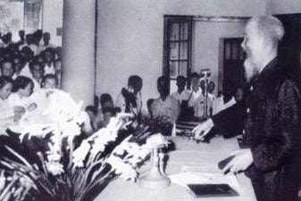 Bác Hồ, nhà báo mẫu mực về sử dụng và làm giàu tiếng Việt