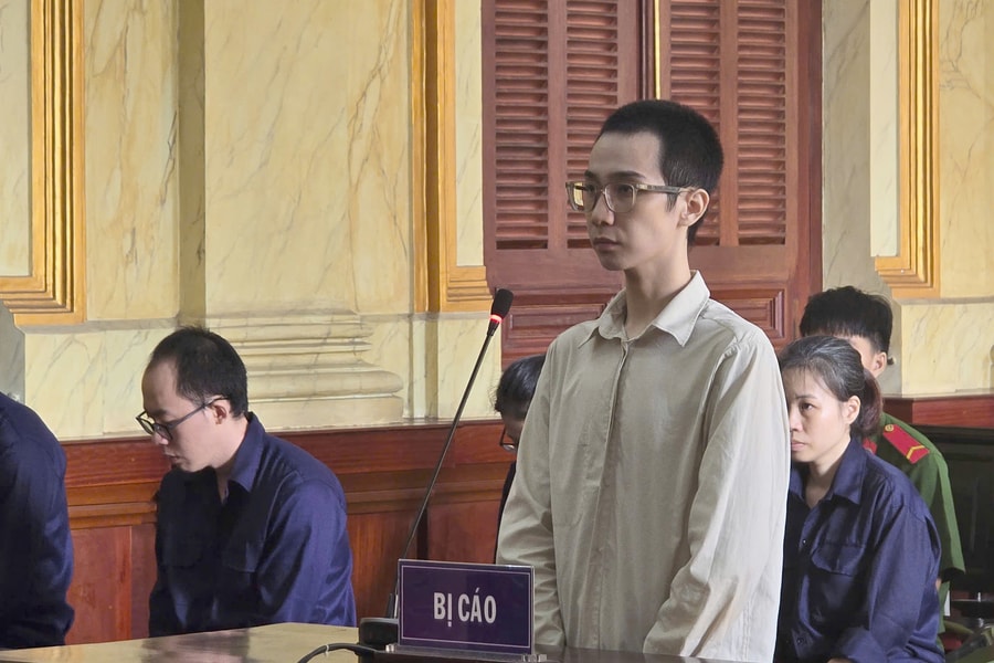 Chiếm đoạt hơn 5 tỷ đồng, giao dịch viên Ngân hàng ACB lĩnh 20 năm tù