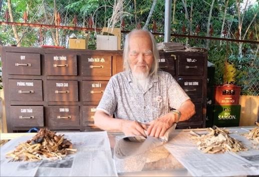 Phân cấp thẩm quyền của chính quyền địa phương 2 cấp trong lĩnh vực y, dược cổ truyền