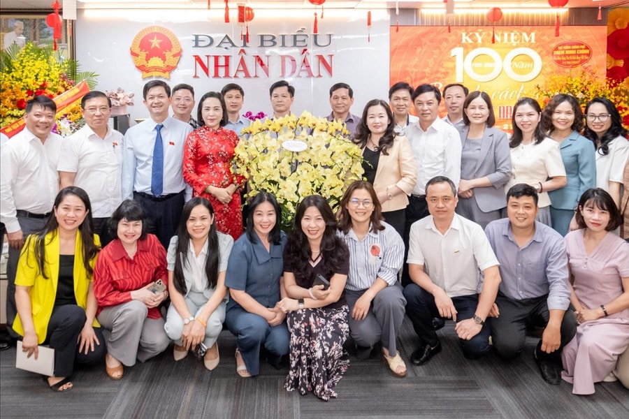 Phó Chủ tịch Quốc hội Nguyễn Thị Thanh thăm, chúc mừng Báo Đại biểu Nhân dân