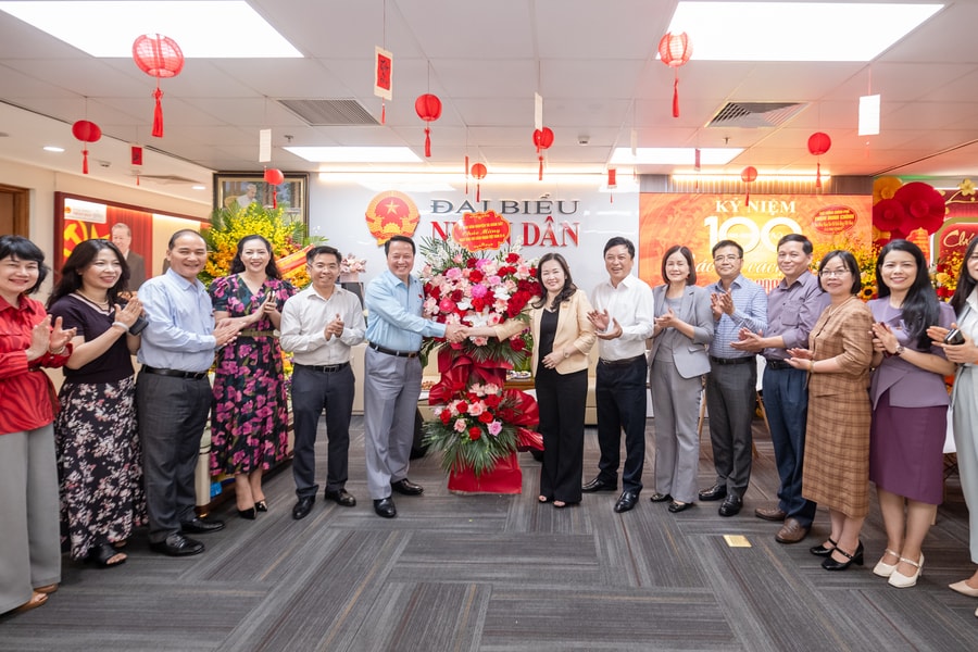 Các cơ quan, đơn vị, địa phương thăm, chúc mừng Báo Đại biểu Nhân dân