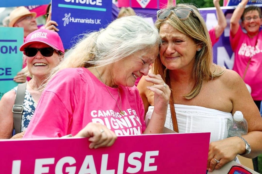 Hạ viện Anh thông qua dự luật trợ tử - vấn đề gây chia rẽ sâu sắc trong xã hội