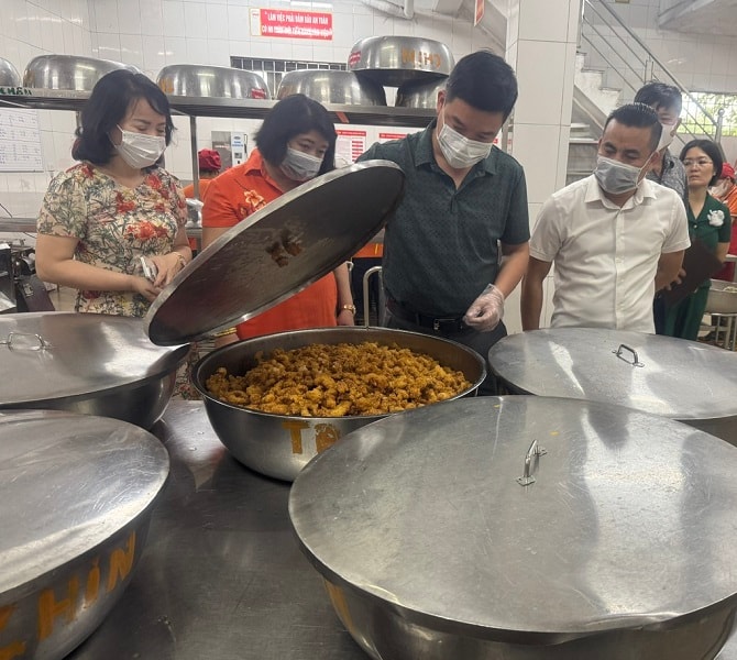 Hà Nội tăng cường công tác bảo đảm ATTP trong mùa hè và mùa bão, lụt