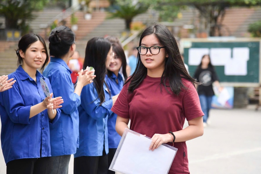 Điểm chuẩn vào lớp 10 chuyên tại Hà Nội năm 2025 cao nhất là 42,75 điểm