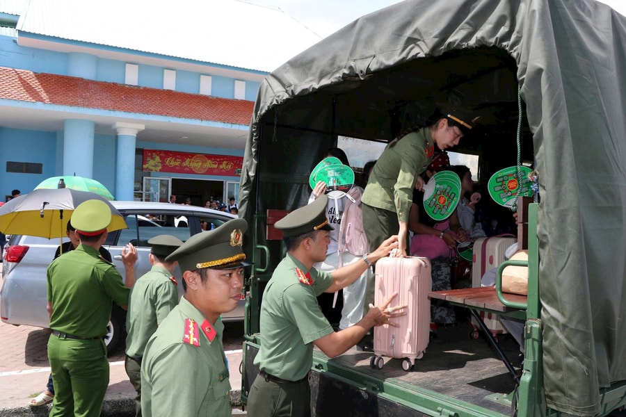 Kiên Giang hỗ trợ 142 thí sinh vượt biển vào đất liền thi tốt nghiệp