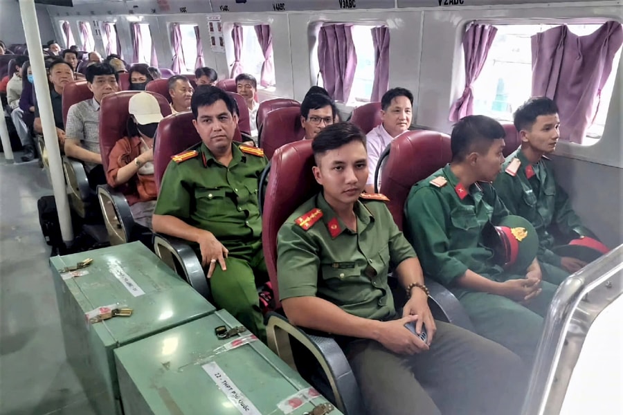 Di chuyển đề thi THPT ra đảo Phú Quốc bằng tàu cao tốc