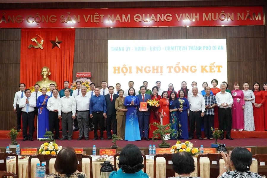 Công bố nhân sự chủ chốt 36 xã, phường mới của Bình Dương